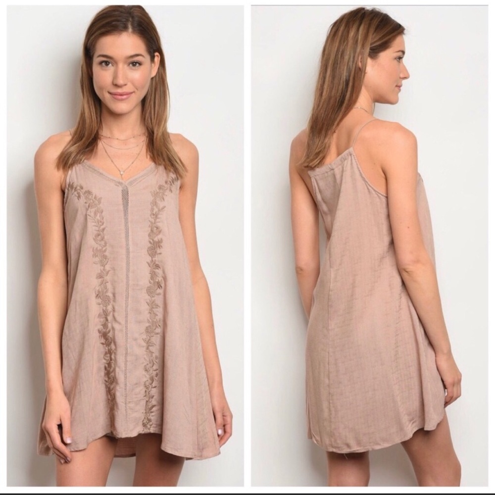 ☘️☘️ Taupe embroidered tunic dress